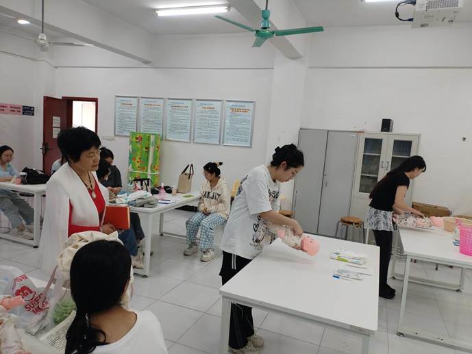 广州现代信息工程职业技术学院教育学院开展两项技能大赛专项集训——以赛促学强技能,匠心培育护成长